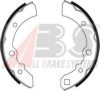 NISSA 44070M0200 Brake Shoe Set